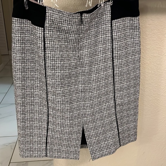 Calvin Klein size 14P skirt - Picture 3 of 3